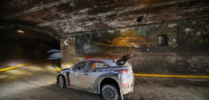 Dani Sordo nelle vie antiche vie scavate di Guanajuato.