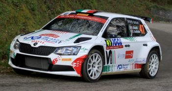 Fabio Andolfi e la sua Fabia in azione sugli asfalti di Corsica