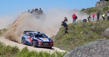 Neuville fa mangiare la polvere ai suoi avversari.