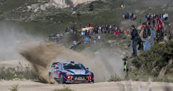 Neuville chiude in controllo.