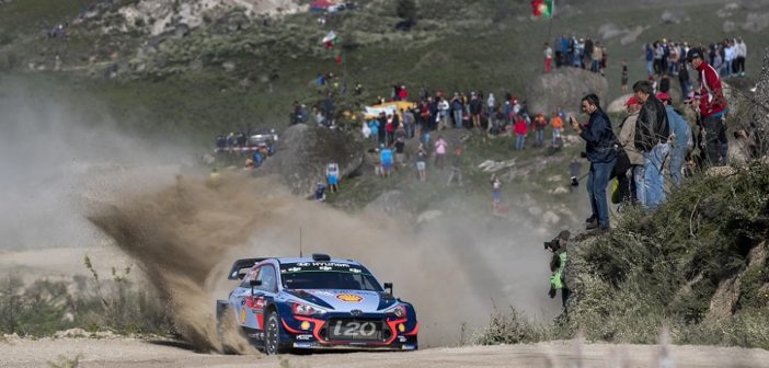 Neuville chiude in controllo.