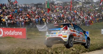 Enrico Oldrati festeggia il suo primo podio iridato nell'arena di Fafe