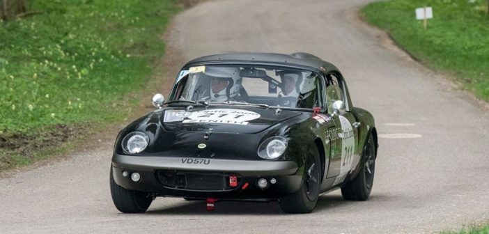 Favaro in azione sulla sua Lotus Elan