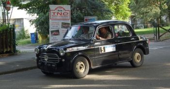 La vettura del vincitore Bonfante in azione.