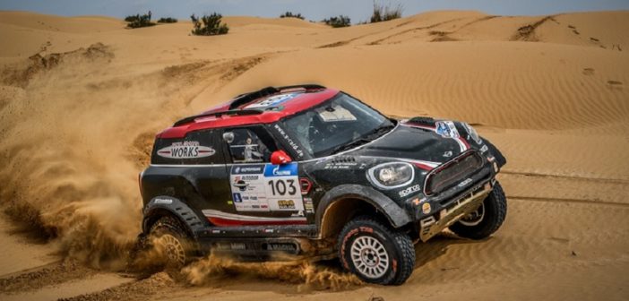 La Mini di Al Rajhi in azione nei deserti del Silk Way.