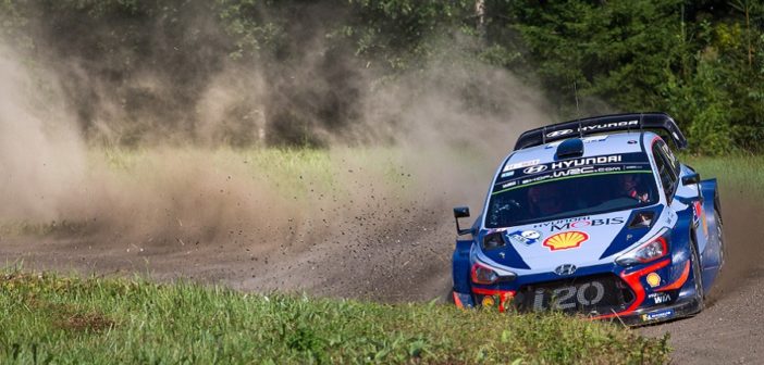 Neuville in azione in una gara azzerata dalla posizione di partenza.