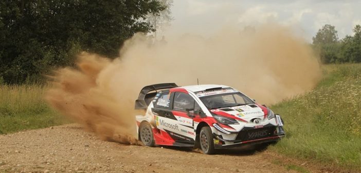 La Yaris WRC+ di Tanak sulle strade di casa.