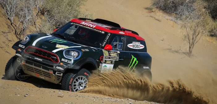 La Mini di Nanni Roma sulle piste sabbiose del Turkmen