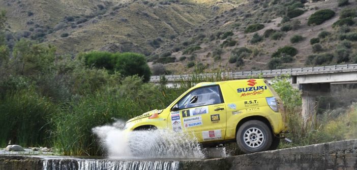 La Suzuki Grand Vitara in uno dei guadi Siciliani