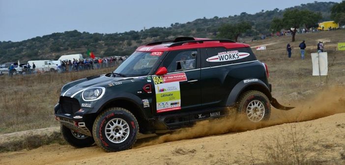 La Mini di Roma sulle piste sterrate Portoghesi.