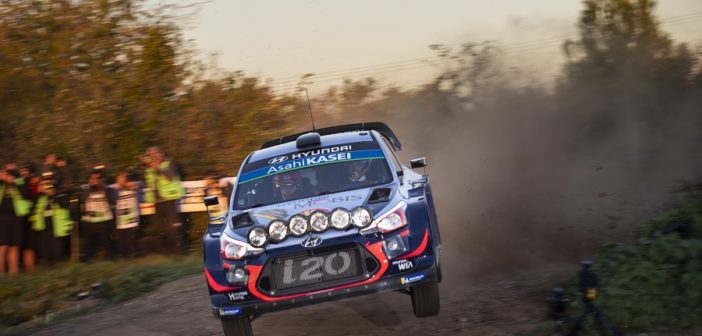 Neuville in azione sulle strade Catalane.