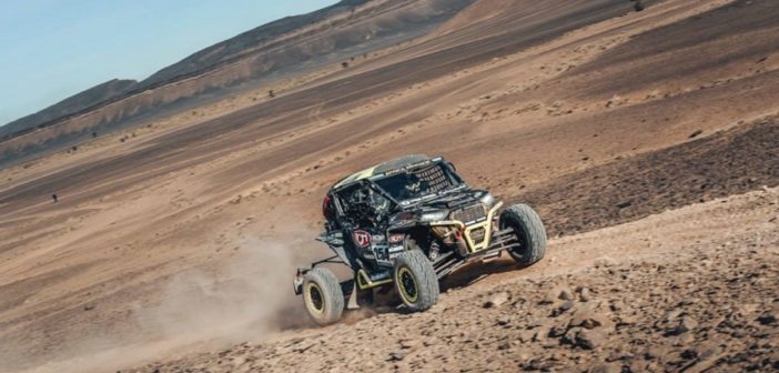 Paolo Ceci taglia le piste del deserto con il suo Polaris.