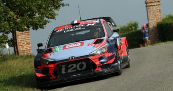 Sebastien Loeb nella sua recente uscita sulle strade Albesi.