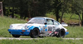 La Porsche 911 di Da Zanche in azione sulle speciali dell'Alpi Orientali