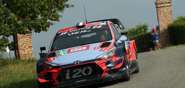 La Hyundai i20 Coupe WRC + di Loeb al rally di Alba.