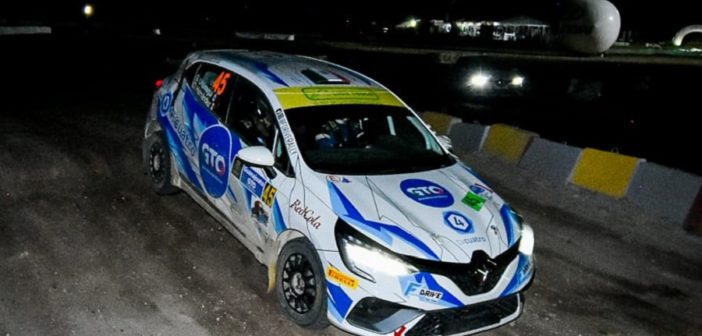 La Clio RSR Rally5 di Uriostegui sulla speciale spettacolo del circuito di Leon.