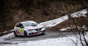 Una delle Clio RSR Rally5 al Montecarlo al suo debutto da apripista.