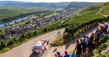 Dani Sordo in azione sulle strade che si arrampicano tra i vigneti della Mosella nell'edizione passata del Grermania.