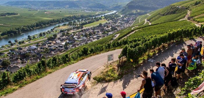 Dani Sordo in azione sulle strade che si arrampicano tra i vigneti della Mosella nell'edizione passata del Grermania.