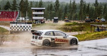 La Polo di Kristoffersson vola sull'acqua di Holjes.