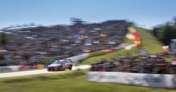 Neuville infiamma il pubblico della Pazerplatte Arena.