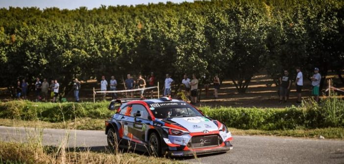 La Hyundai di Loubet sulle strade delle langhe che sovrastano cherasco.