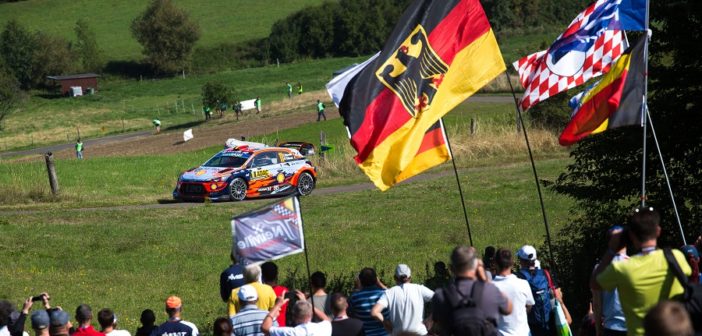 Neuville sulle strade di un Deutschland sempre più in bilico.