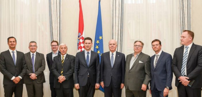 La storica foto del 2017 con Ciesla e la delegazione Croata.