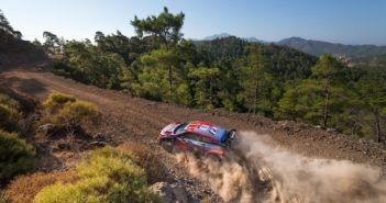 Neuville in action