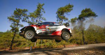 La Yaris di Ogier vola al comando del Turchia