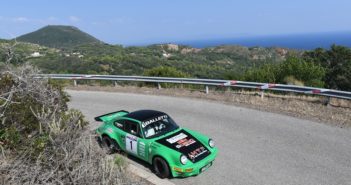 La verde Porsche di Salvini si conferma la stella dell'Elba.