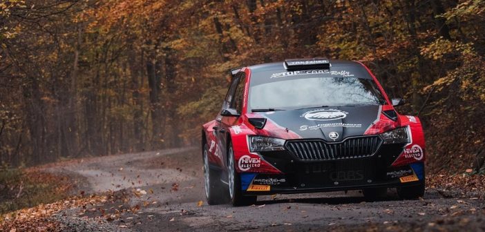 Il Norvegese Mikkelsen in test sulla Skoda Fabia Rally2.