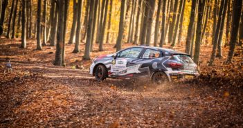 La Clio Rally5 di Ola Nore vola sulle difficili speciali Ungheresi.