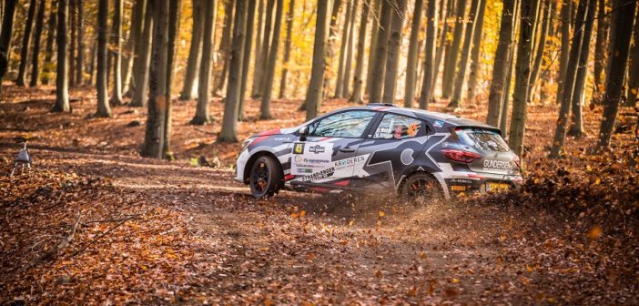 La Clio Rally5 di Ola Nore vola sulle difficili speciali Ungheresi.