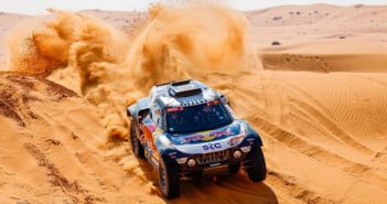 L'ultima volata è quella del campione uscente Carlos Sainz.