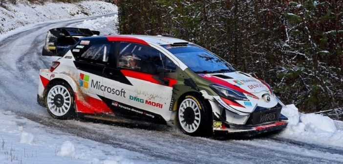 La yaris con le nuove coperture nei test su neve e ghiaccio. (Photo Julien Pixelrallye)