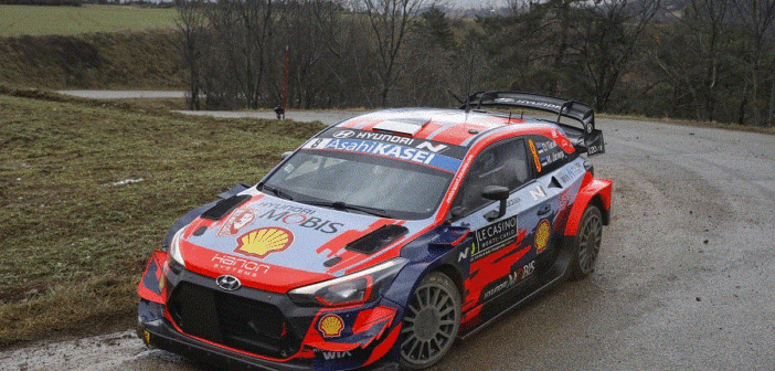 La Hyundai di Tanak detta il passo nelle stage del giovedì.