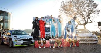 il podio finale del Rally dei Laghi, con al centro i vincitori De Tommaso - Bizzocchi.