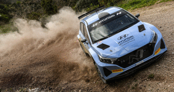 La nuova Hyundai i20 rally2 nei test su terra.