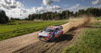 Neuville in azione sulle speciali Estoni.