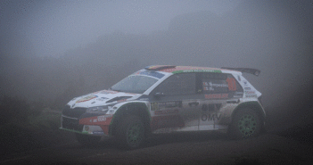 La Fabia Evo di Tempestini taglia la nebbia di Fafe.