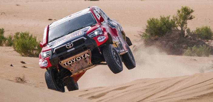 Nasser vola sulle dune amiche dell'Abu Dhabi Desert Challenge.