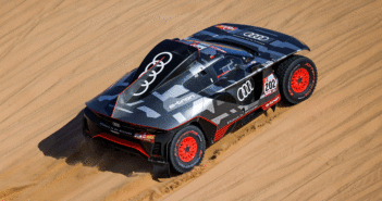 DAKAR START TATTICO L'Audi RS Q E-Tron di Sainz sulla sabbia del prologo.