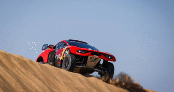 Anche oggi a cavalcare le dune è l'Hunter di Loeb.