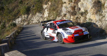 La Yaris Rally1 del campione del mondo sulle strade della delle alture della Costa Azzurra.