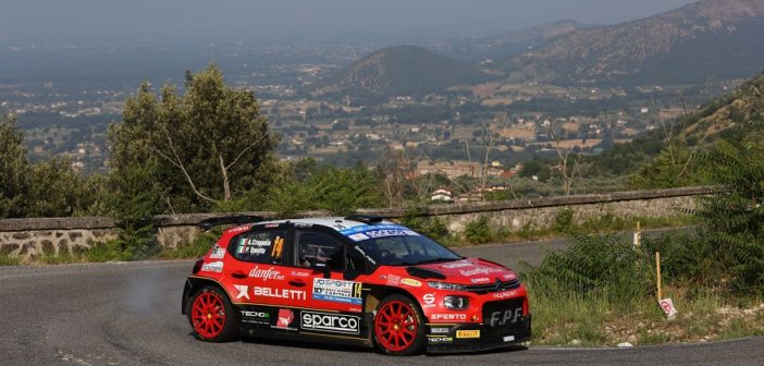 La Citroen C3 di Crugnola passa al comando nel finale di giornata.