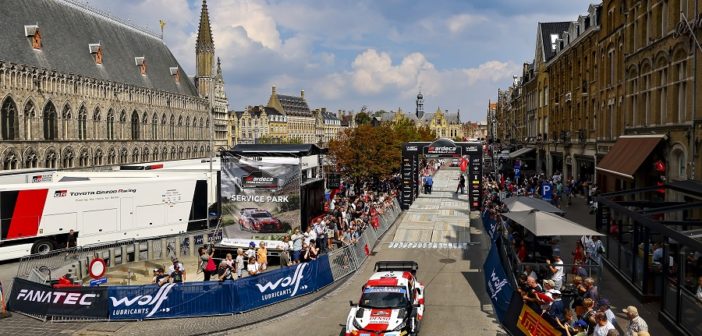 Una vista della suggestiva piazza cuore pulsante di Ypres