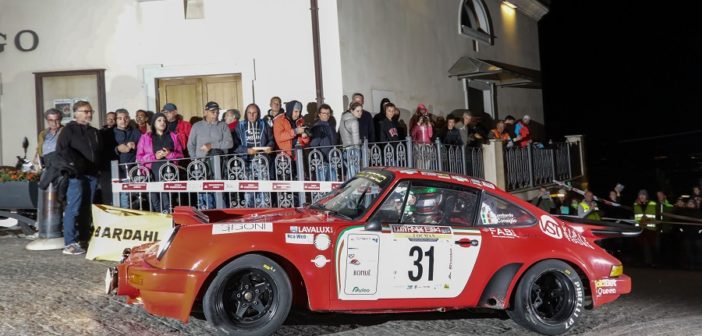 La Porsche 911 RS di Angelo Lombardo nell'apericena by night dell'Elba.