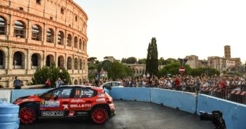 Andrea Crugnola sulle strade della super stage nel cuore di Roma.