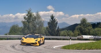 La Lamborghini Gallardo di Moratelli sui tornanti del Bondone.